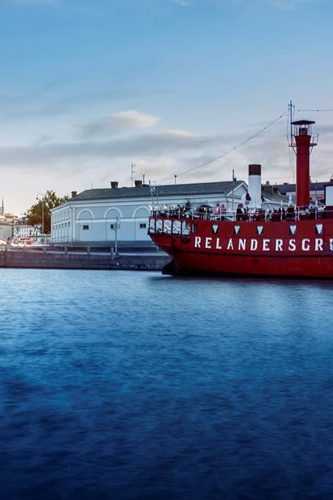 Sisällys Yhteensovittamisristiriidat jäteja kemikaalilainsäädännön rajapinnoilla Jäännösmateriaalien REACHvaatimukset EU:n kiertotalouspaketin täytäntöönpano 7 Jäännösmateriaalit ja kemikaalisääntely