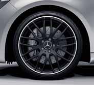 mustiksi maalatut, vanteiden reunat kiiltosorvatut, renkaat edessä 225/40 R 18, takana 245/35 R 18 1 756