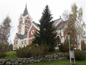 päätytornillinen pitkäkirkko. Se on Lumijoen seurakunnan kolmas kirkko ja vihittiin käyttöön 1890.