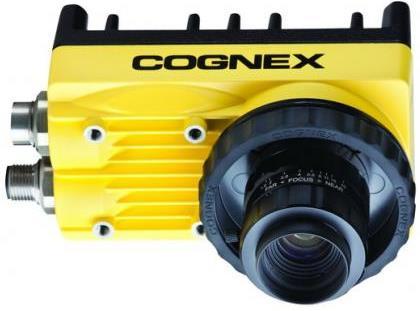 25 Kuva 11. Cognex In-sight 5605 älykamera (Cognexin www-sivut) 5.2.2 Optiikan valinta Optiikaksi valittiin 16 millimetrin polttovälin omaava optiikka, koska sillä saatiin kuvausetäisyydeltä sopivan kokoinen kuva.