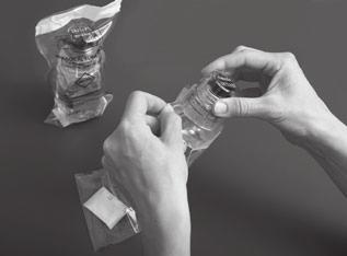 5. Fördelning av provet i A- och B-flaskorna Dela ditt prov enligt kontrollfunktionärens anvisningar: minst 30 ml i flaska B (blå etikett) och minst 60 ml i flaska A (orange etikett).