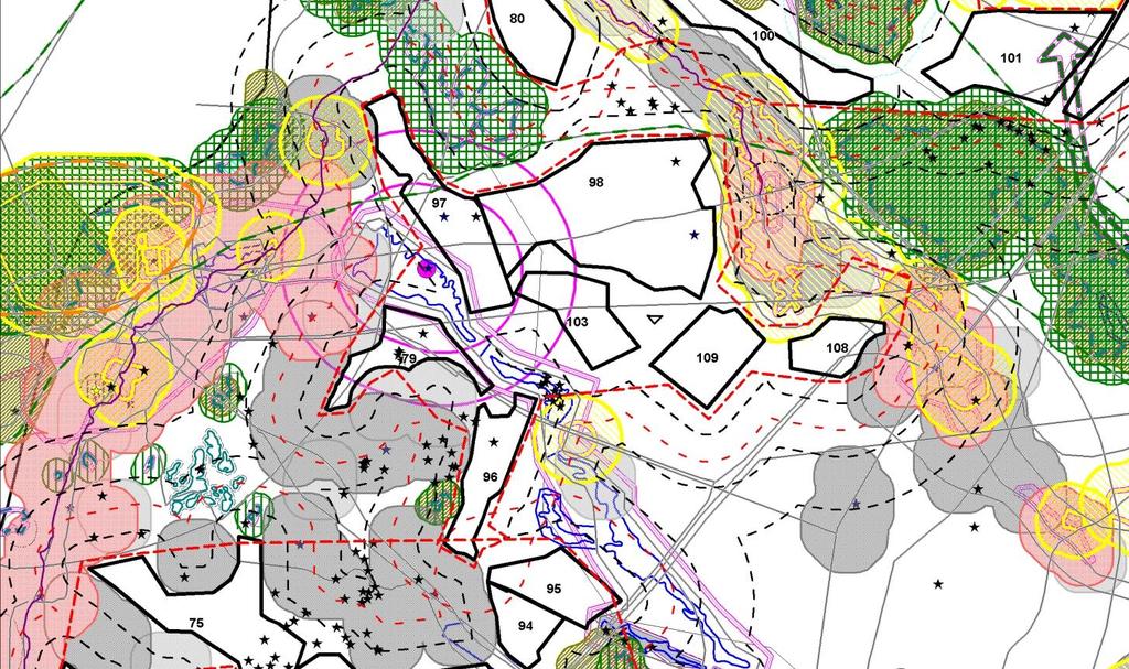 taajamat, keltainen = maisema-alueet, violetit viiva-, alue- ja kohdemerkinnät = maakuntakaavan merkinnät, sininen = pohjavesialueet, vihreä