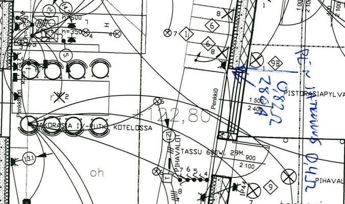 38 Pääkeskus Piirikaaviot Järjestelmäkaaviot Yleiskaapelointi Antenni Muut Valaisinluettelo Käyttöönottotarkastuspöytäkirja Käyttö- ja huolto-ohjeet J1: Tasopiirustukseen on käsin kirjoitettu