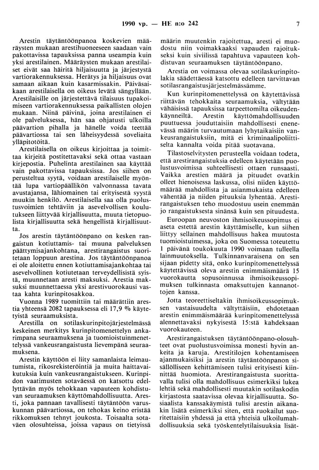 1990 vp. - HE n:o 242 7 Arestin täytäntöönpanoa koskevien määräysten mukaan arestihuoneeseen saadaan vain pakottavissa tapauksissa panna useampia kuin yksi arestilainen.