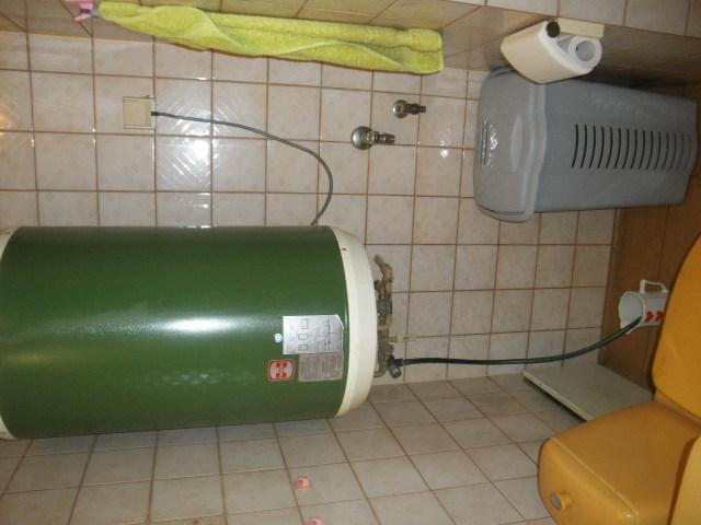 -Wc:ssä sijaitsee lämminvesivaraaja, joka on saavuttanut teknisen