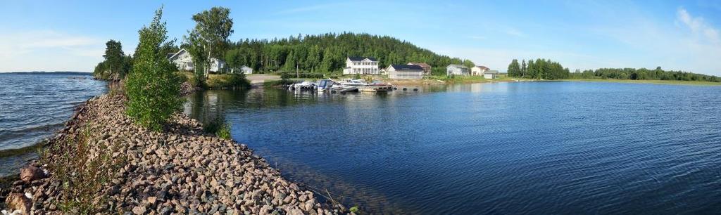 Venesatama-alueelle on toteutettu matala, n 50 metriä pitkä aallonmurtaja, betonirakenteinen veneiden vesillelaskuluiska ja laituri, jossa on säilytyspaikka 15 veneelle (aisapaikka).