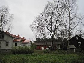 esteettä pohjoiseen menevälle päätielle.