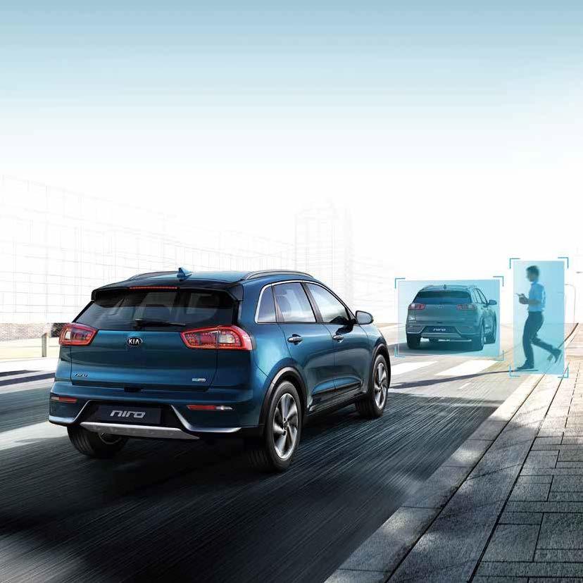 Automaattinen hätäjarrutusjärjestelmä Järjestelmä tunnistaa sekä edellä ajavat autot että tietä ylittävät jalankulkijat.