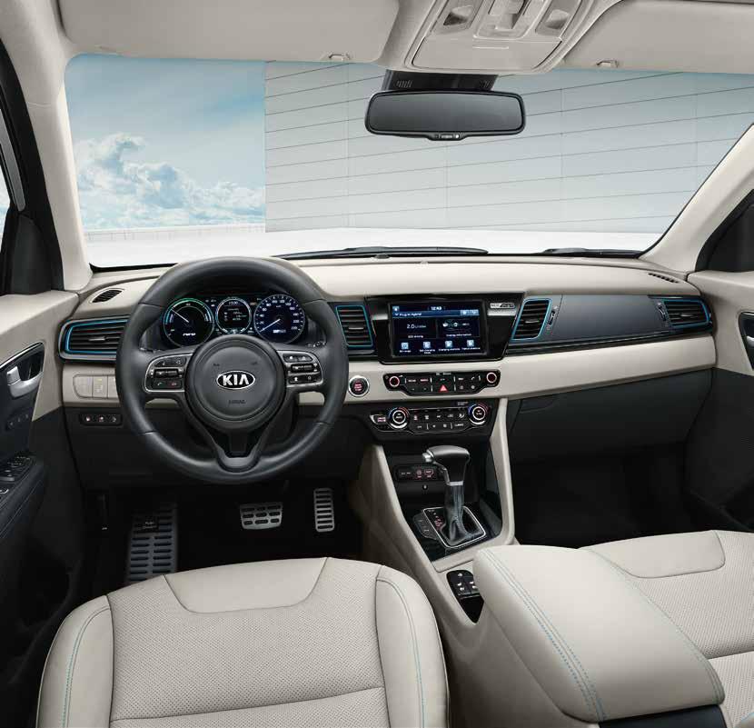 Hybridi-/EV-tila Ohjausvaihteen vieressä olevaa HEV-painiketta painamalla voit vaihtaa EV- ja hybriditilan välillä.