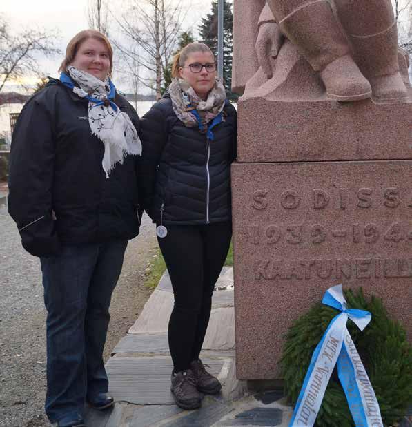 Torstaina 16. marraskuuta 2017 TYRVÄÄN SANOMAT 1 Kynttilät tuikkivat kiitosta JUKKA AHOLA Nuoret sytyttävät kynttilät sankarihaudoille. Itsenäisyyspäivän aattona 5. joulukuuta kello 17.