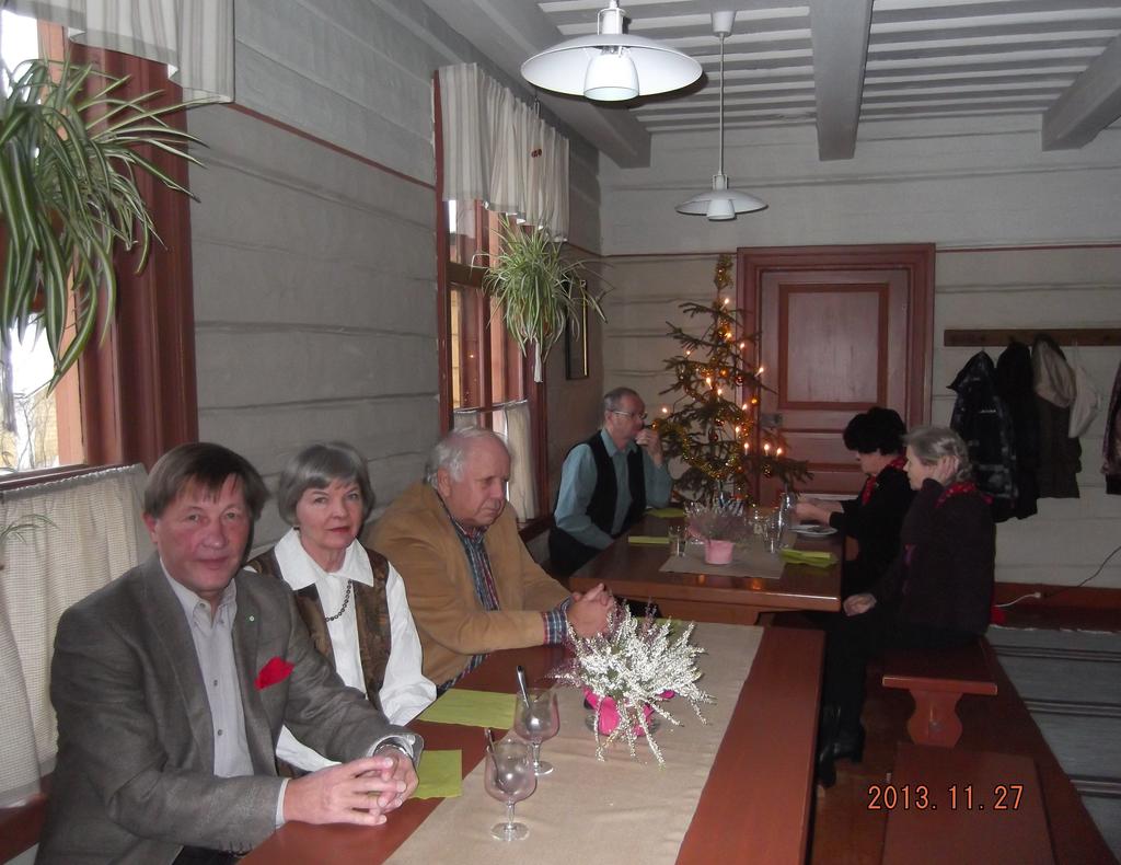 Entiset viinakauppiaat viettivät tänä vuonna pikkujoulunsa entisessä käräjätuvassa 27.11.2013. Nykyisin rakennus palvelee Korttelimuseon kahvilana.