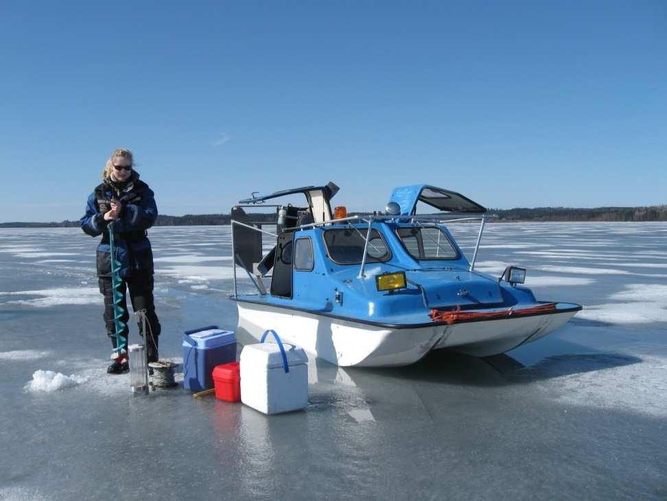 Vesijärvi keväällä Vesijärvi on jääpeitteinen noin 5 kuukautta vuodessa Keväällä auringon säteily lämmittää jäänalaista pintavettä, jolloin se tulee raskaammaksi ja alkaa vajota.