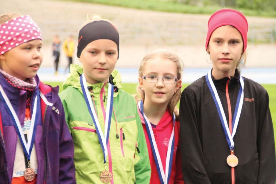 Iskun T10 4 x 50 m hopeaa: Annika Toivanen, Inka Sahuri,