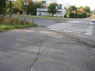 Liikennemerkki keskellä Mellunkyläntien kevyen