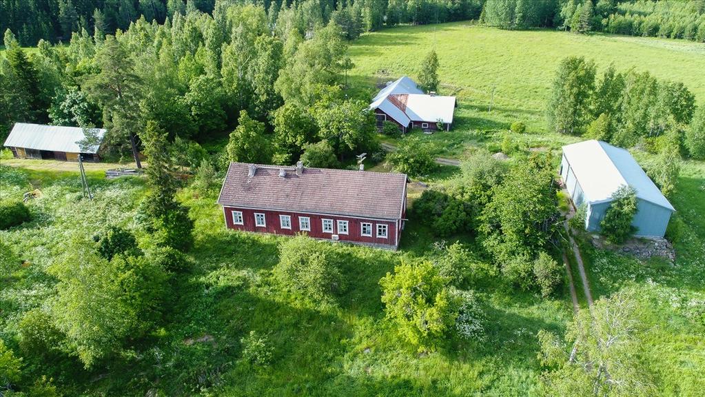 Talon keittiö ja pesutilat on remontoitu 80-luvulla. Samassa yhteydessä uusittu panelointi osaan katoista ja sähkökeskus sekä sähköistys pääosin.