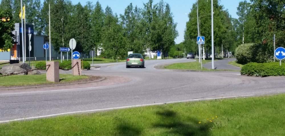 71 Kuva 20. Kauvatsantien kiertoliittymän poistumissuunta lännen suuntaan.