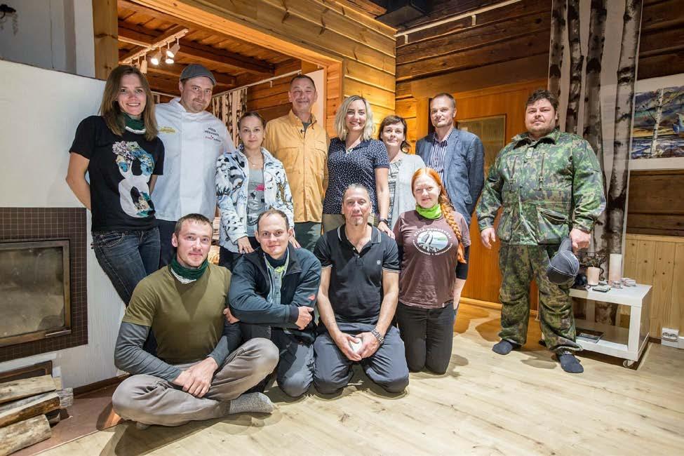 Yhteiskuva Hinkkalassa viimeisenä iltana. Kuvaaja: Sergei Zakharin 3.Tiedotus ja medianäkyvyys Koordinointihanke lähetti 15.8. tiedotteen kalastus&vaellus -testauksesta alueen medialle.