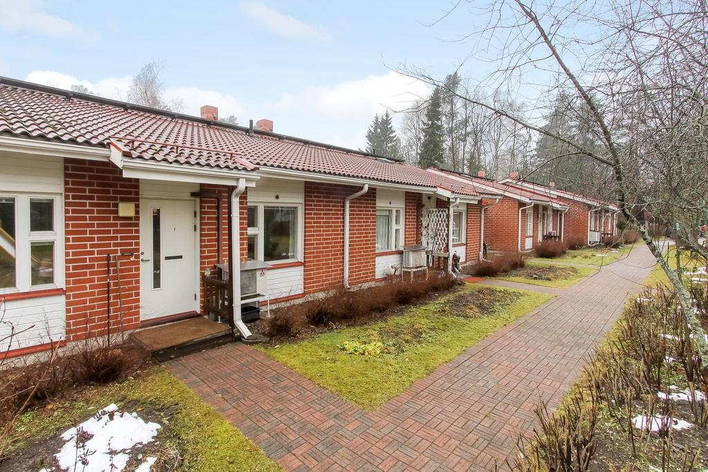 Laadukas Puustellin keittiö remontoitu kodinkoneineen 2006, myös kylpyhuone ja sauna uusittu sekä parkettilattia hiottu 2006.