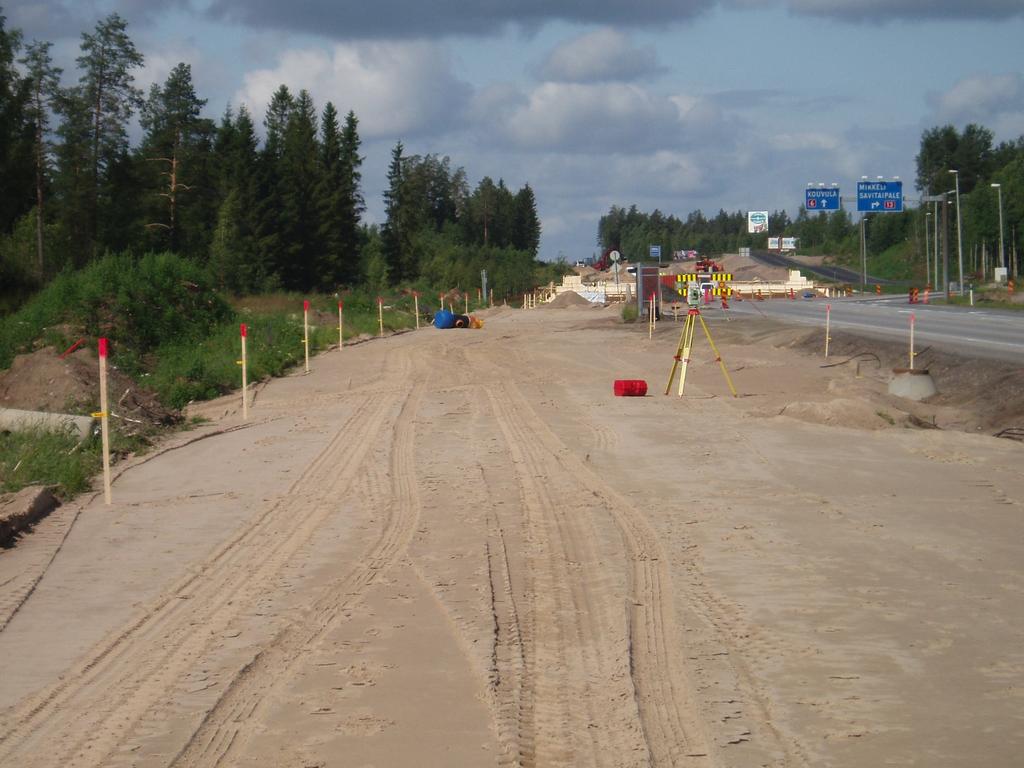 Kuva 2. Tielinjan merkintää mittarima/korkolappumenetelmällä, mittalaitteena robottitakymetri.
