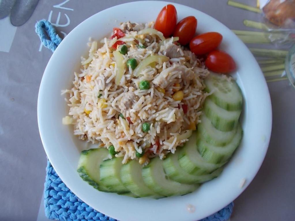 Thai-ruokakuvia Paistettua riisiä ja nautaa.