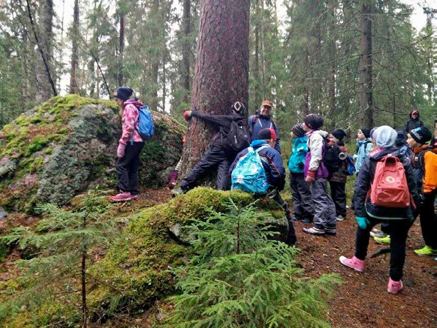 46 Luonnosta avaimet lasten ja nuorten kasvuun ja kehitykseen Retki luontoon voi toki olla jotakin muuta kuin luokkaretki. Opetuksellinen tavoite tulee koulun tarpeista.