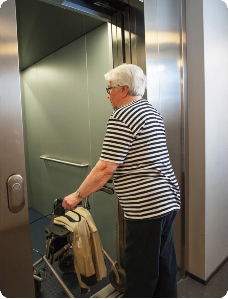 Hissillä kotiin Vanhojen kerrostalojen suurimpia haasteita hissittömyys tai hissien pieni koko Vuonna 2015 hissittömissä kolmetai yli kolmekerroksisissa kerrostaloissa asui yht.