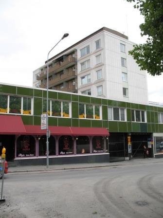 Rakennuksessa on kuitenkin jo nähtävissä elementtirakentamisen detaljeja, mm.