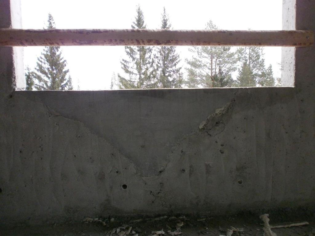 19. Tavanomainen betoni aiheuttaa ongelmia seinissä, joissa on useita aukkoja, koska betonin täryttäminen aukkojen alta on vaikeaa.