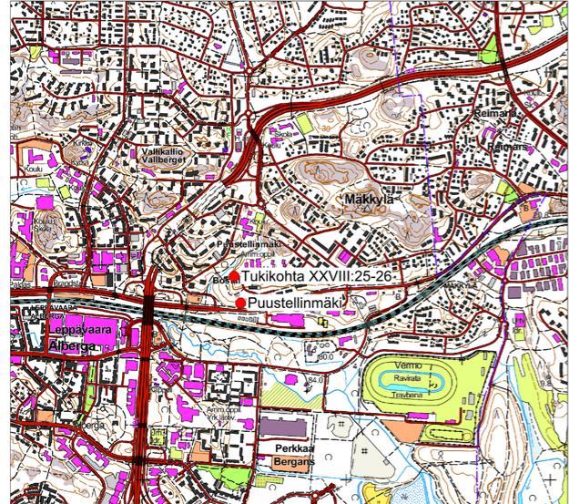 Puustellinmäen kylätontin tutkimusalueen keskipiste on merkitty punaisella pisteellä, merkittynä myös toukokuussa tutkitun Tukikohta
