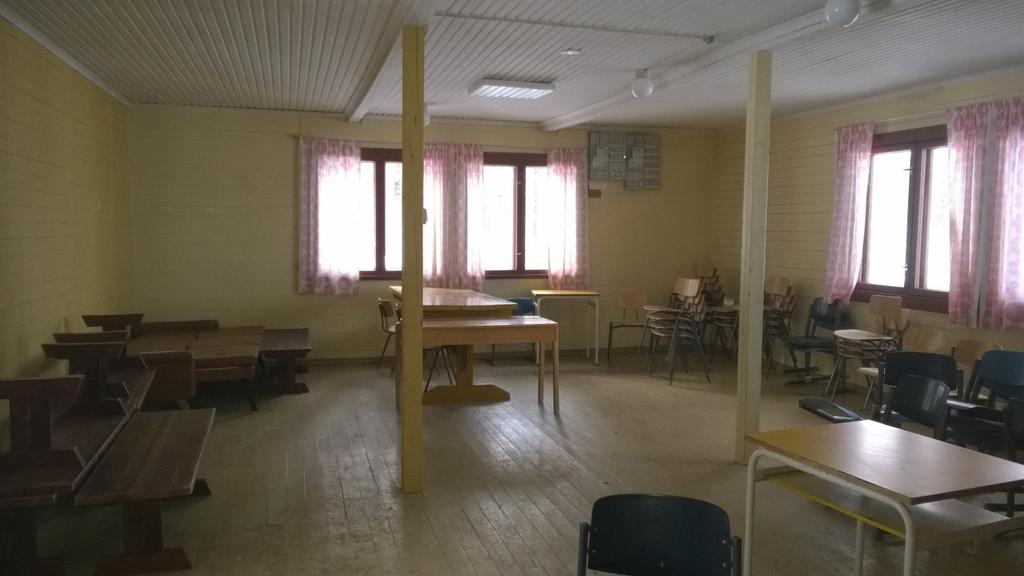 kalusteita kesämajoitukseen. - väh.