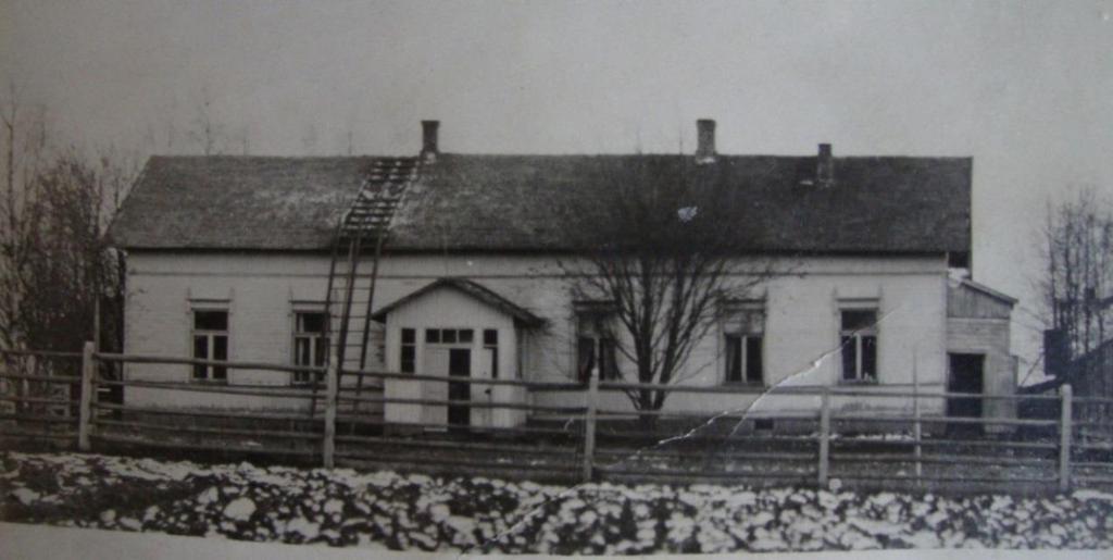 koulu valmistui vuonna 1957. Hokkalan vanha päätalo on purettu ja Mulikan koulu toimii hotellina. Mulikan koulu toimi monta vuotta Hokkalan vanhassa päärakennuksessa.