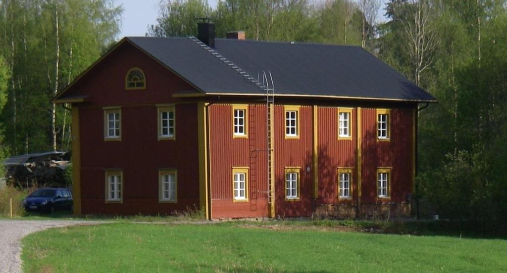 Kustaa Heikinpoika Hautala rakensi nykyisen Hautalan talon.
