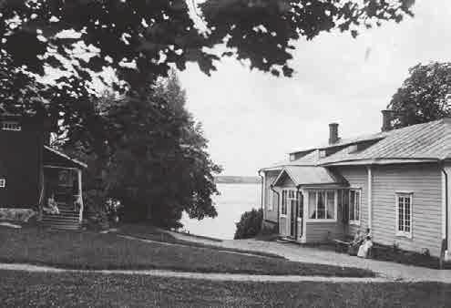 ALUEKUVAUKSET Vanhakylä Vanhankylän kartano muodostui 1620-30 -luvuilla seitsemästä talosta. Kartanon päärakennus rakennettiin kallioisen Myllymäen eteläpäähän rannan tuntumaan.