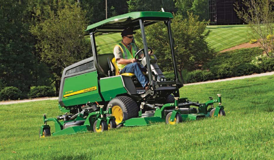 20 Suuret vaakatasoleikkurit John Deere 1600 T -vaakatasoleikkuri Keskellä kaksi, ja kummallakin laidalla vielä kaksi lisäterää.