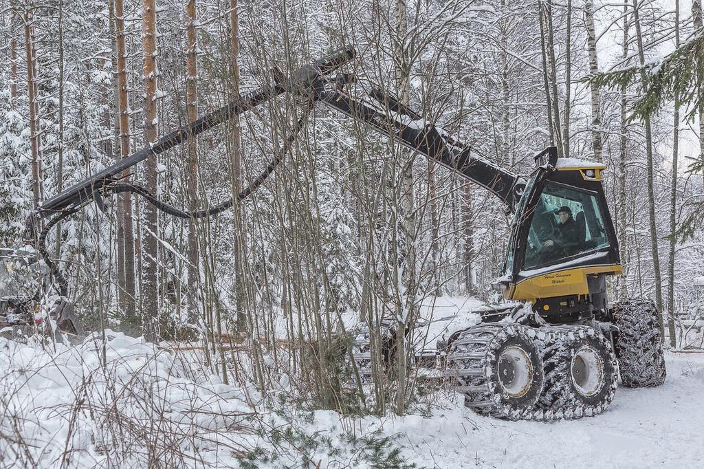 9 Kasvatushakkuiden ammattilaiset Metsänhoitoyhdistys EteläSavo tarjoaa metsänomistajilleen kokonais-valtaiset puukaupan, metsänhoidon sekä metsäomaisuuden hallinta- palvelut.