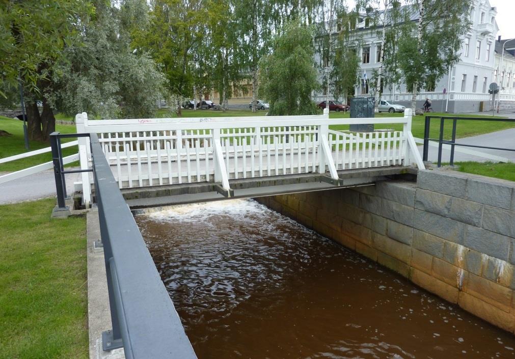 8 1 Johdanto 1.1 Työn tavoitteet Oulun keskusta on kaupungin liikennejärjestelmän sydän, jonka syke on paljolti riippuvainen siitä, kuinka hyvin se saavutetaan jalan ja pyörällä.