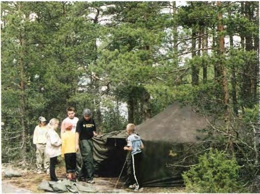Niin tälläkin kertaa G- vene vei lapset varsinaisella "vuoristorata-kyydillä" karkin ja limun ostoon Mäkkäriin. Olympialaisissa kilpailtiin mm. kokkisodassa ja tyynyformulassa.