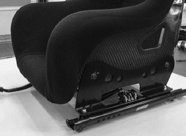 Motorsportin toimittamat istuimen kiinnityskohdan vahvikepalat tulee hitsata koriin, ellei niitä autossa vielä ole. (GT3 Cup Tech Info 13/2006) Lk 4: Istuimen tulee olla alkuperäinen Recaro, ko.