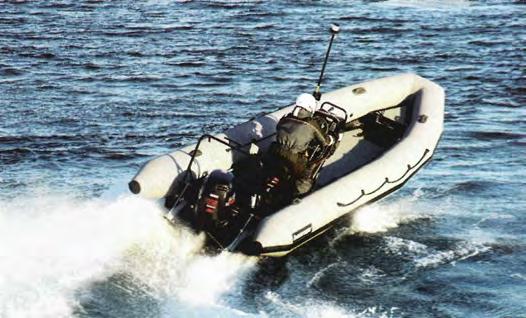 Niinpä RIB-konsepti soveltuu rajua toimintaa vaativiin boarding- ja hit-and-run -tyyppiset tehtäviin. NATO-VIENTIÄ Perustamisestaan lähtien Boomeranger Boats on keskittynyt vain ammattiveneisiin.
