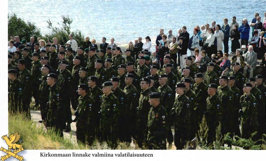 joukko-osastomme perinnetaisteluista muistuttavan Suursaaren siintäessä kaukana horisontissa.