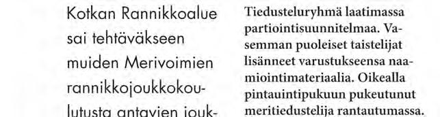 Tiedusteluryhmä laatimassa partiointisuunnitelmaa. Vasemman puoleiset taistelijat lisänneet varustukseensa naamiointimateriaalia.