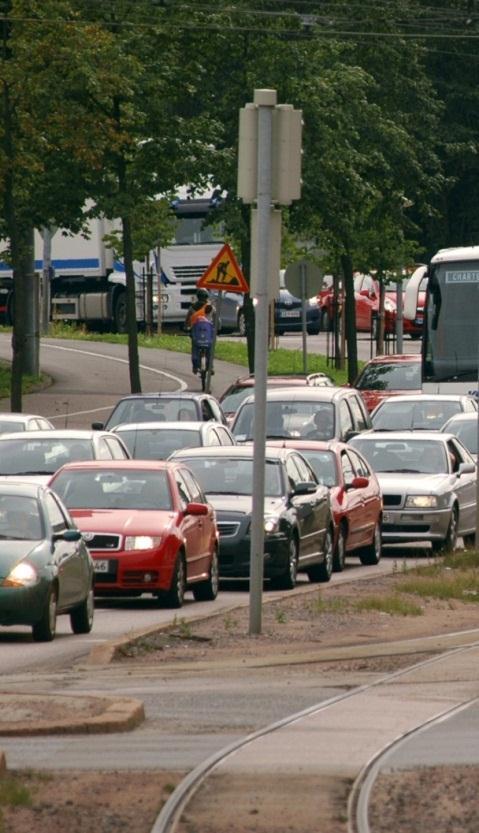 Tavoitteena on vähentää yksityisautoilua ja sitä kautta pienentää päästöjen ja ruuhkien määrää sekä sujuvoittaa liikennettä.