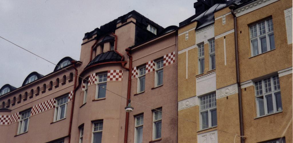JULKISIVUVÄRITYKSEN LÄHTÖKOHTIA Julkisivuissa käytetyt värit ja materiaalit ovat eri aikakausina vaihdelleet.