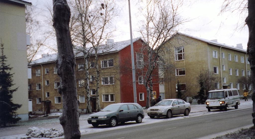 Tällöin tulee kuitenkin ennen toimenpiteeseen ryhtymistä selvittää alun perin käytetty väri luotettavasti, tehdä värimallit ja todeta värisävyn oikeellisuus sekä dokumentoida selvitys taloyhtiössä.