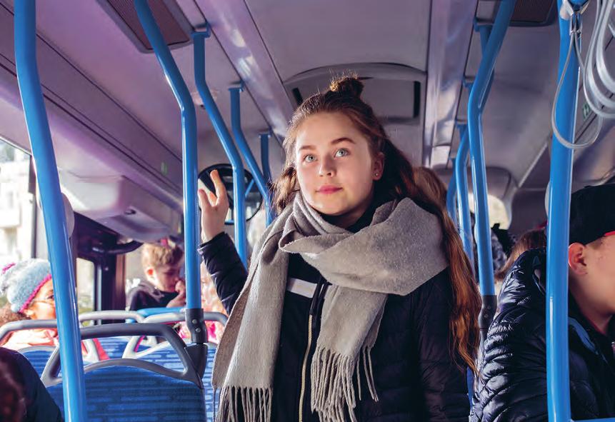 Tammikuu Bussit vievät metroasemille Busseilla tasaiset ja lyhyet vuorovälit metroasemille Kolminumeroiset linjanumerot kaikille Espoon bussilinjoille LAURI ERIKSSON Myös Otaniemessä muuttuu