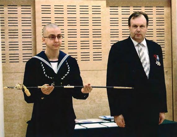 Mutta missä oli kummikurssi? M erivoimien ru-kurssi 154 teki oraalta osaltaan historiaa ollessaan ensimmäinen uuden opetusohjelman mukaan opintonsa suorittanut kurssi.