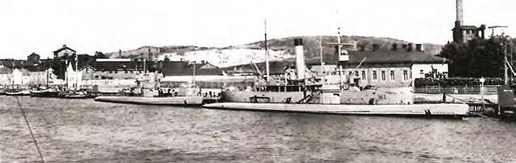 Miinalaiva/emälaiva LOUHI (ex M-l, ex Voin) Rak: 1916 Moskova (Kolomna) Koko: 776 tonnia (50x8x2,7m) Koneisto: höyry 800 hv/12 solmua Aseistus: tykit 2x75 mm, 2 x 40 mm, 1 x20mm (1942), 140 miinaa