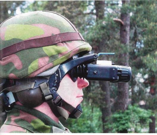 kalustolla kuin pataljoonan rannikkojääkärikomppanioilla on käytössä. Esikuntakomppania liikkuu sekä maitse että vesitse. Kalustona ovat maastokuorma-au- RANNIKON PUOLUSTAJA 3 / 0 1 kö.
