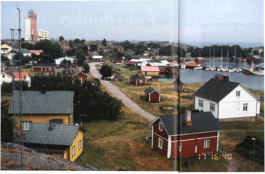 Saaren pohjoiskärjestä löytyy varuskunta-alue, jota hallitsevat tukevannäköiset betonirakennukset. Näitä taloja eivät ihan pienet tuulet heiluttele.