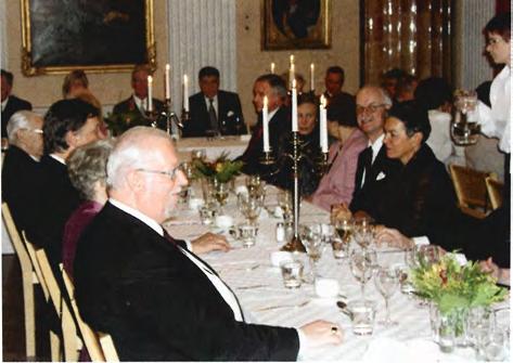 organisaatiotarkistukset virkapukuvaihdoksineen.